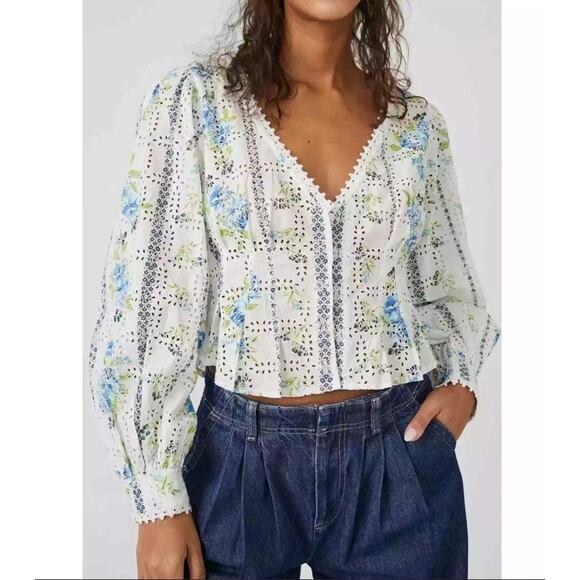 Free People Top White Womens XS Boho Floral Eyelet Cropped V-Neck Long Sleeve - Picture 2 of 8